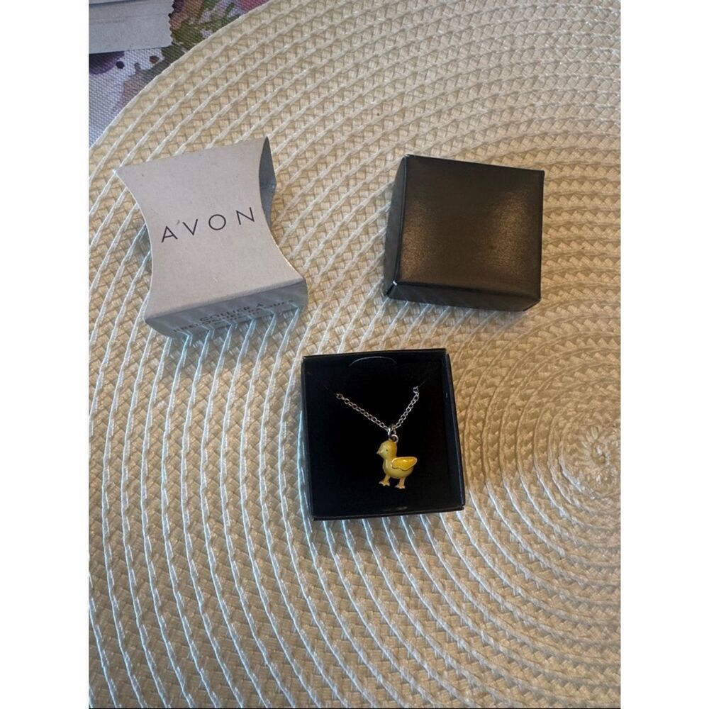 Avon Yellow Duckling Enamel Pendant Necklace -NWT
